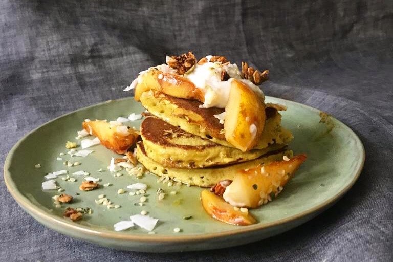 TURMERIC PANCAKES WITH HONEY INFUSED PEARS
